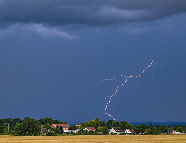 В Україні оголосили жовтий рівень небезпеки через грози