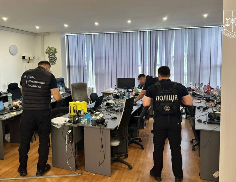 В Україні викрили мережу колцентрів, що обкрадали громадян Чехії