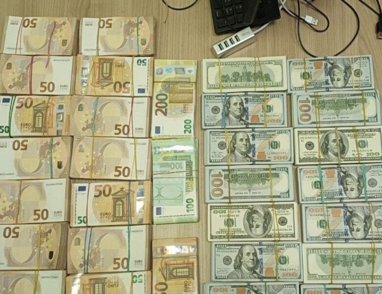 В українця вилучили велику суму валюти на кордоні