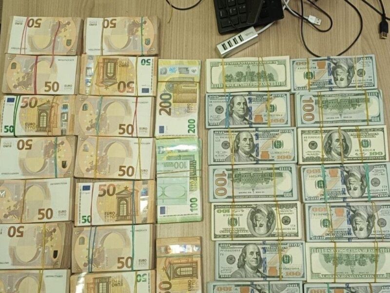 В українця вилучили велику суму валюти на кордоні