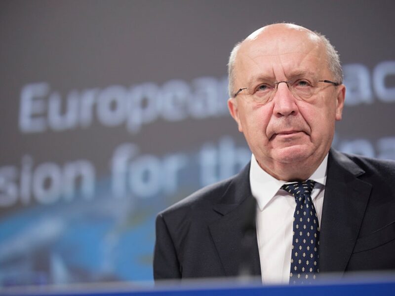 В ЄС пояснили, чому не зможуть закупити американську зброю для України