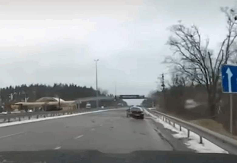 Віддав наказ розстріляти авто з цивільними: офіцер армії РФ отримав підозру