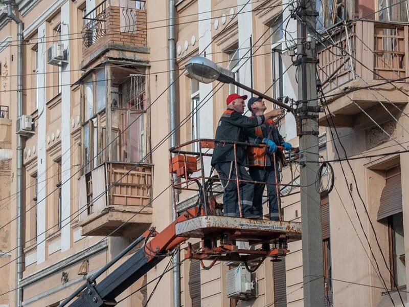 Відключення світла у трьох областях – Укренерго