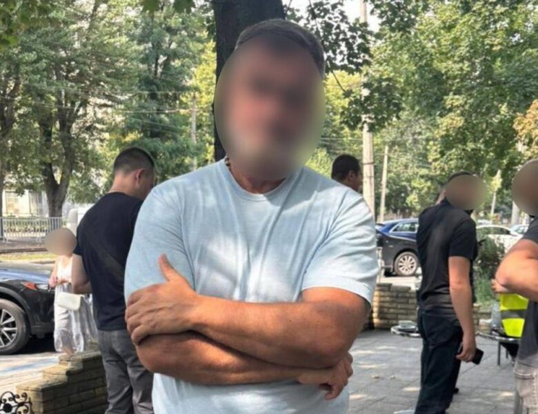 Викрито шахрая, що за гроші обіцяв “працевлаштування” в Офісі генпрокурора