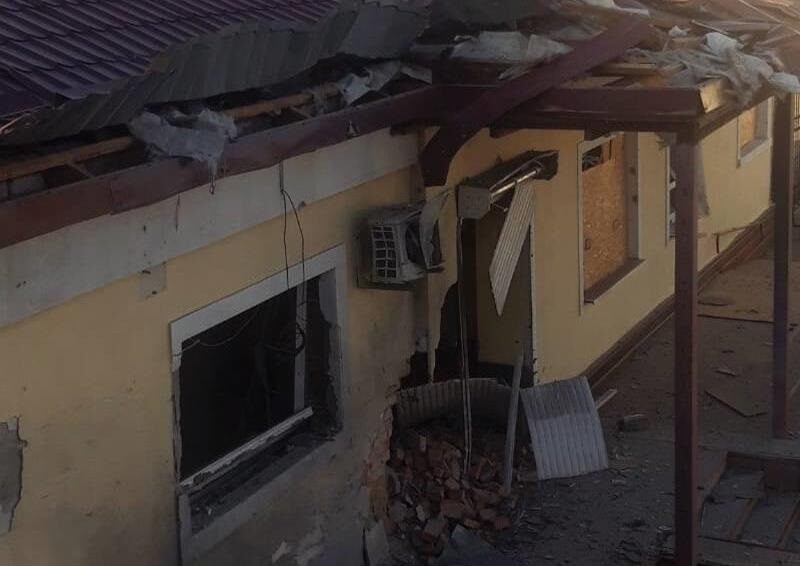 Війська РФ знову обстріляли залізничний вокзал у Херсоні