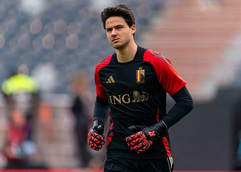 Воротар Антверпена зацікавив Манчестер Юнайтед