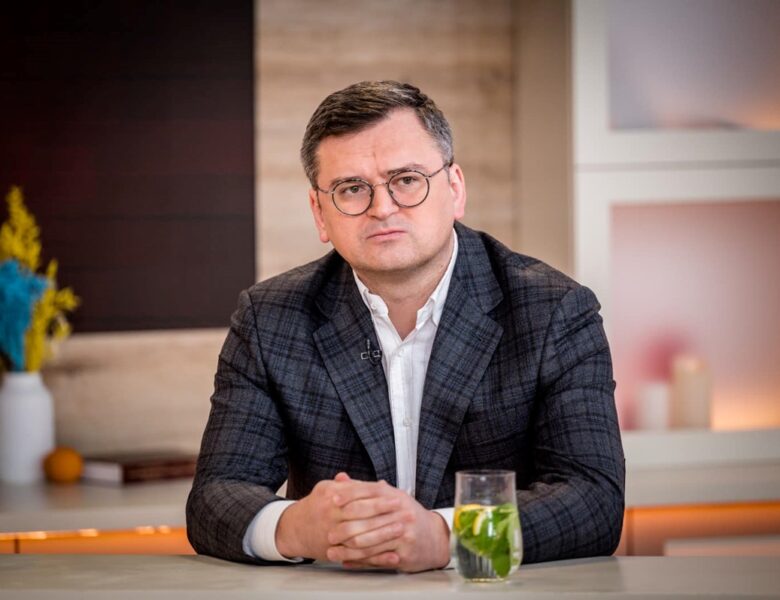 “Всі мають це зʼїсти”: Кулеба прокоментував скандальний закон