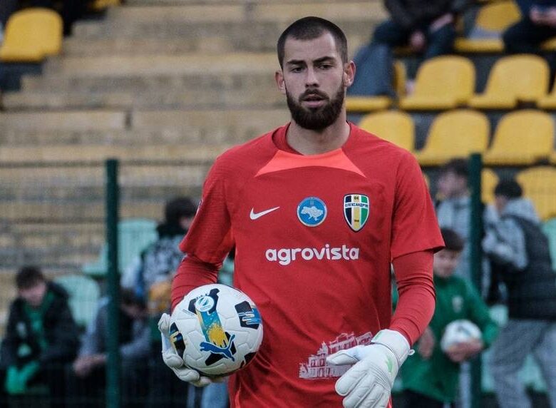 З Олександрії йдуть воротар та гравець півзахисту