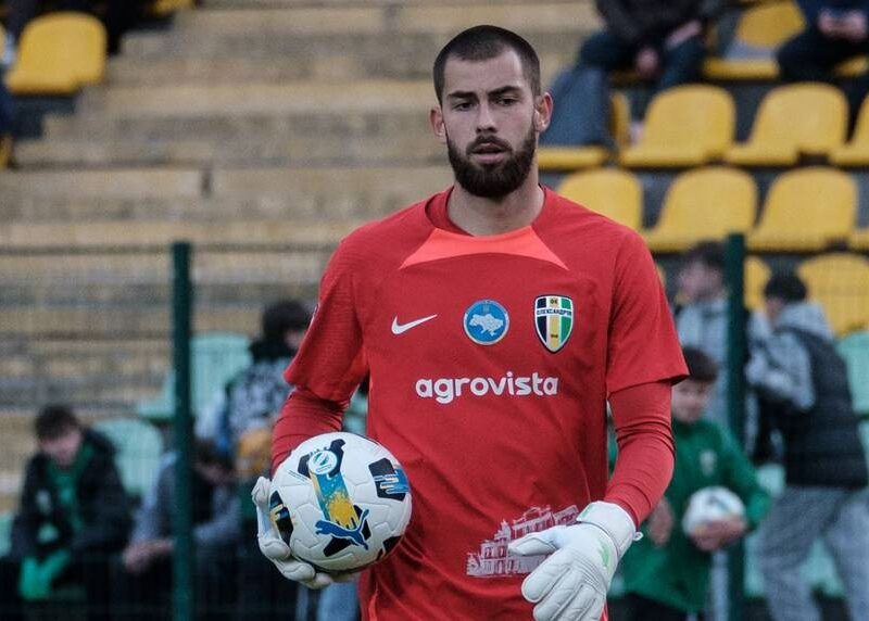 З Олександрії йдуть воротар та гравець півзахисту