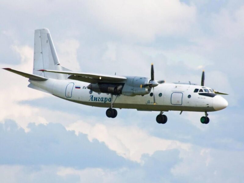 З’явилося відео падіння літака Ан-24 у Росії