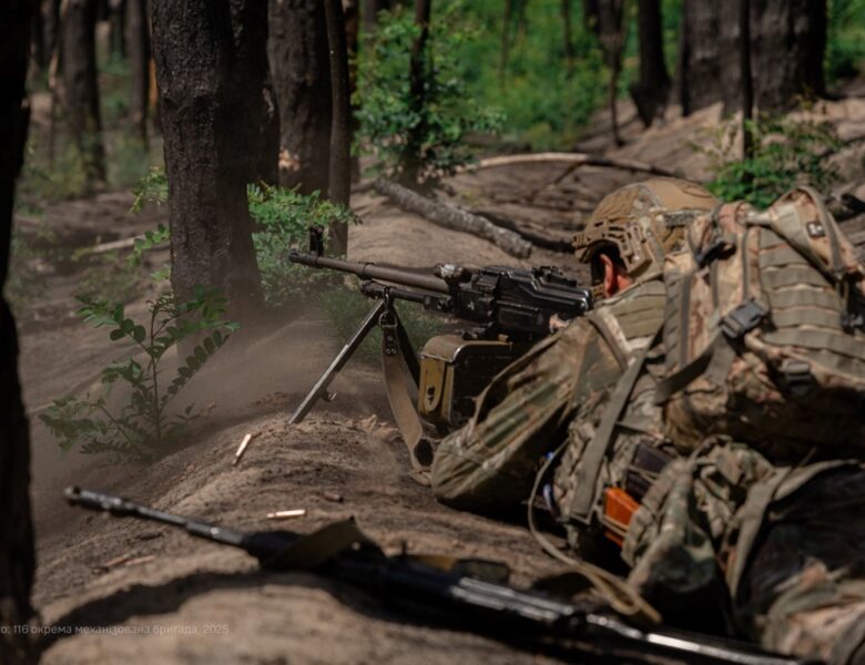 За добу на фронті майже 100 боїв – Генштаб