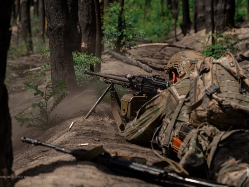 За добу на фронті майже 100 боїв – Генштаб