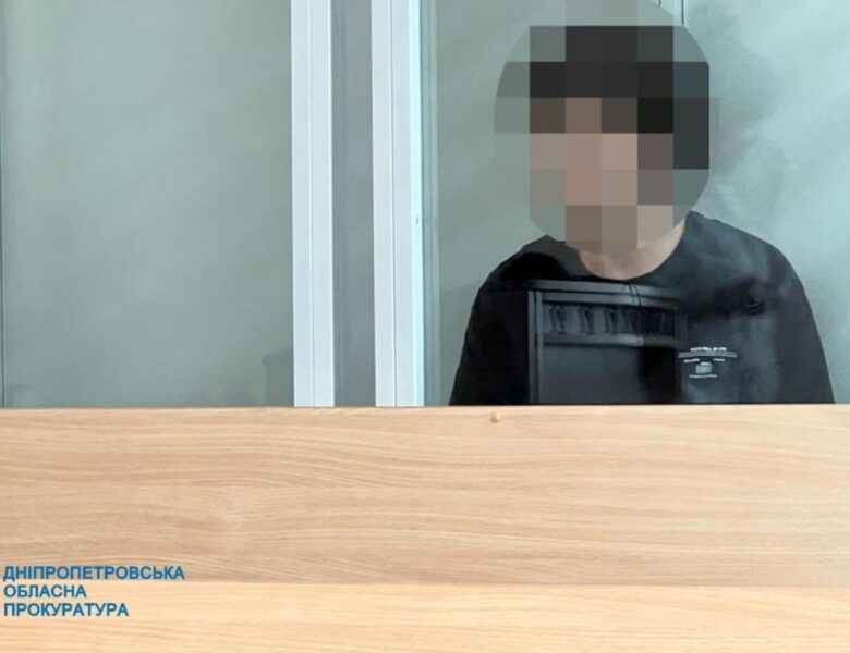 Зарізав жінку біля банкомата: у Дніпрі поліція затримала 14-річного юнака