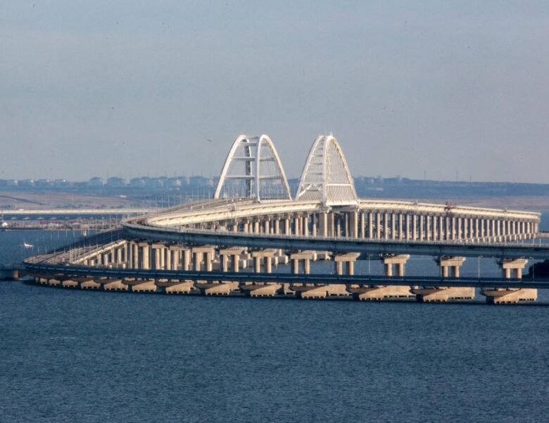 Затор з авто на Кримському мосту встановив рекорд – 22 кілометри