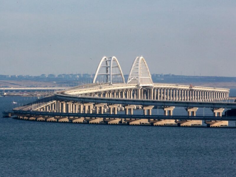 Затор з авто на Кримському мосту встановив рекорд – 22 кілометри