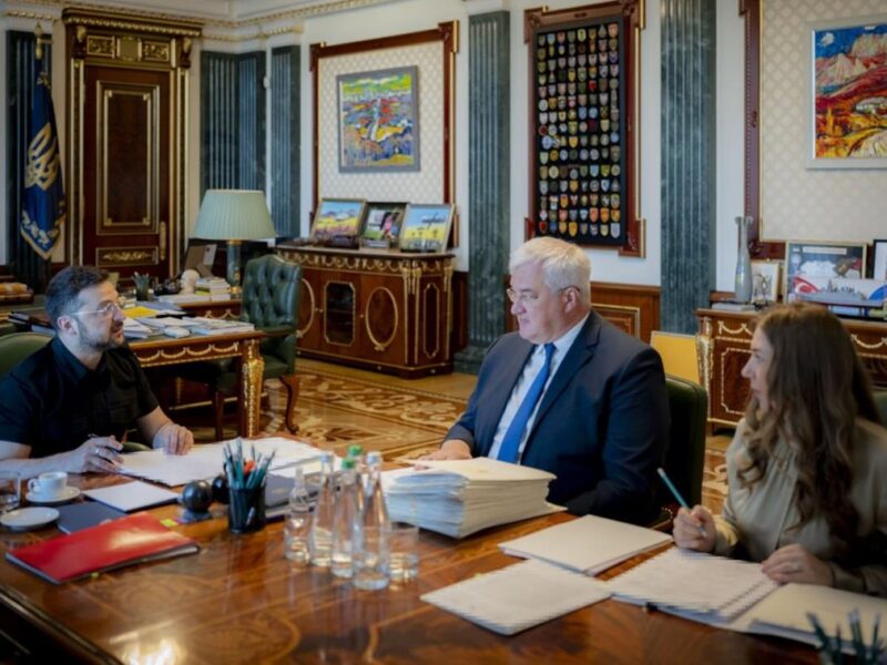 Зеленський призначив 16 нових послів України