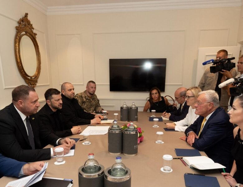 Зеленський розповів про що говорив з Келлогом