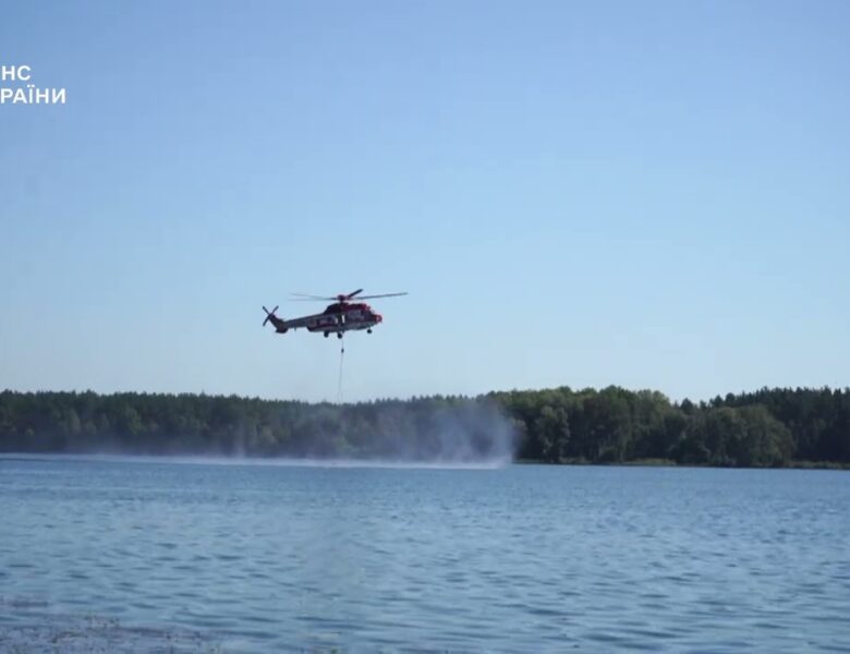 Для ліквідації наслідків удару по столиці залучалась авіація ДСНС України
