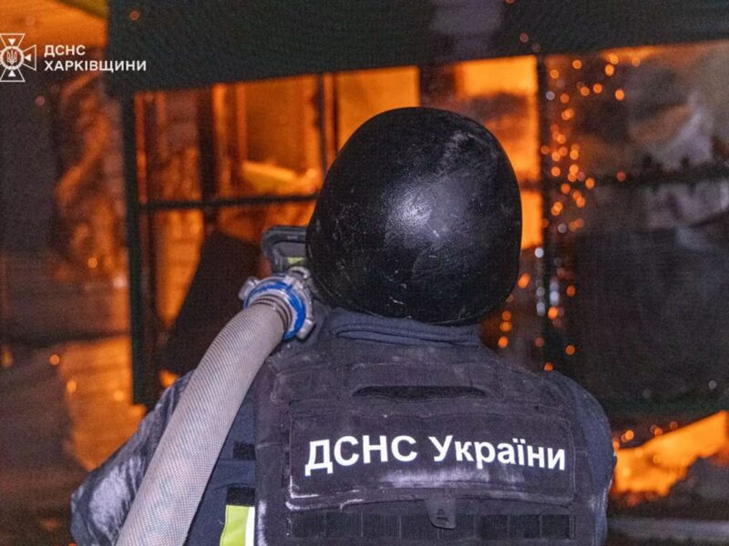 Атака на Харків: здійнялася пожежа на підприємстві