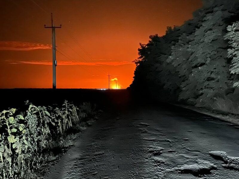 Атака РФ: у Павлограді пожежу видно з Дніпра