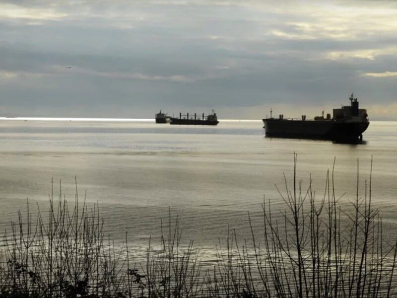 Біля Чукотки вибухнув танкер “тіньового флоту” РФ