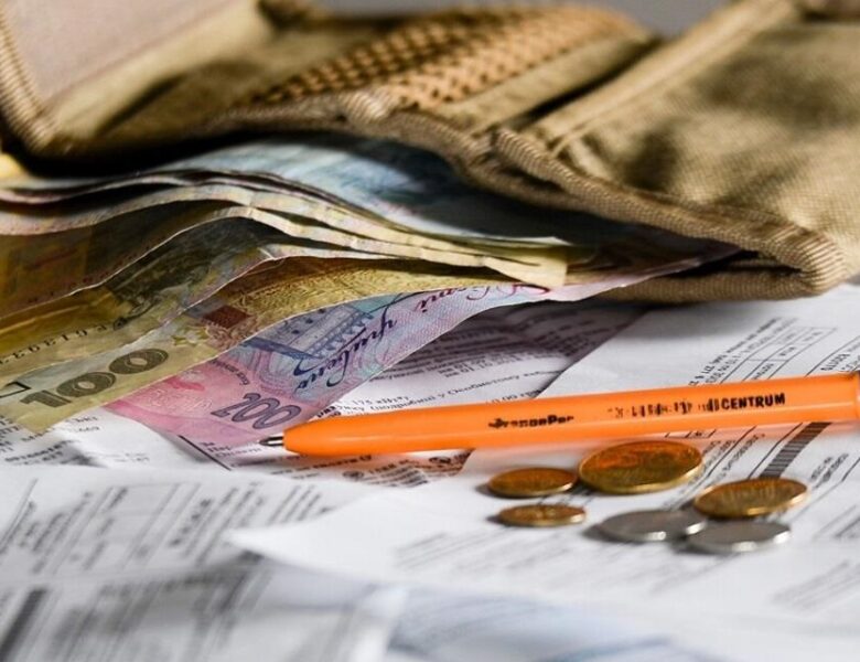 Борги українців за комуналку склали понад 100 млрд гривень