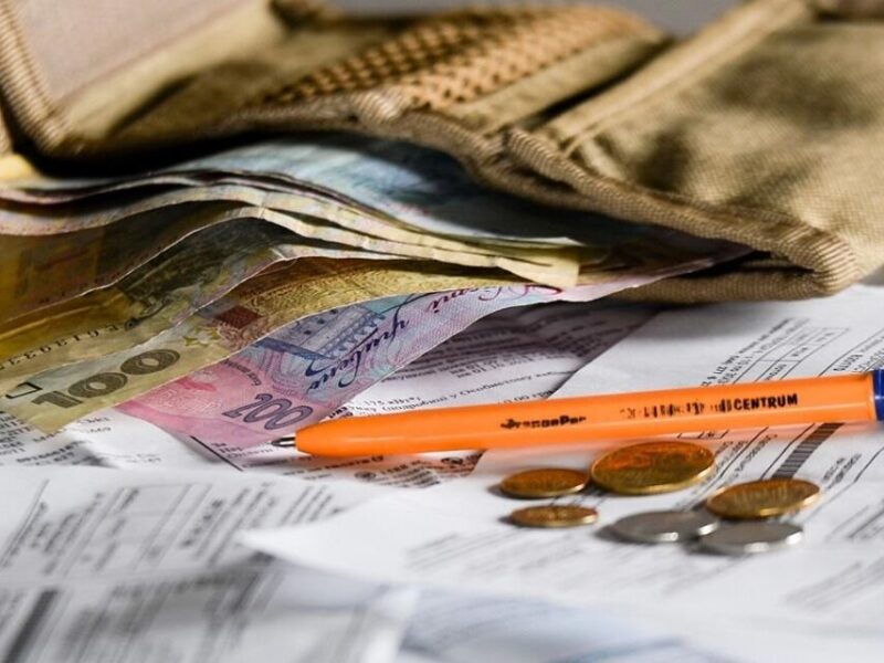 Борги українців за комуналку склали понад 100 млрд гривень