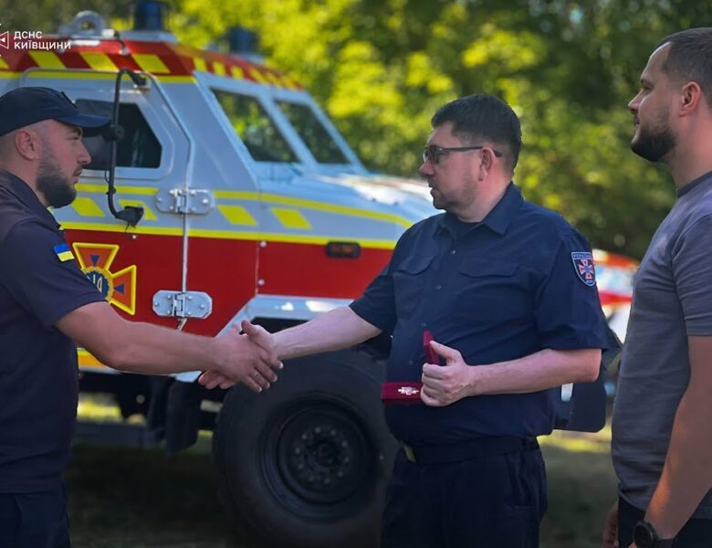 Керівництво ДСНС відзначило піротехніків, які розміновують Київщину