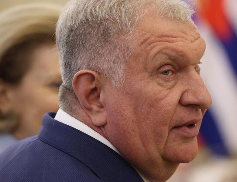 Чистий прибуток Роснєфті впав майже на 70%.