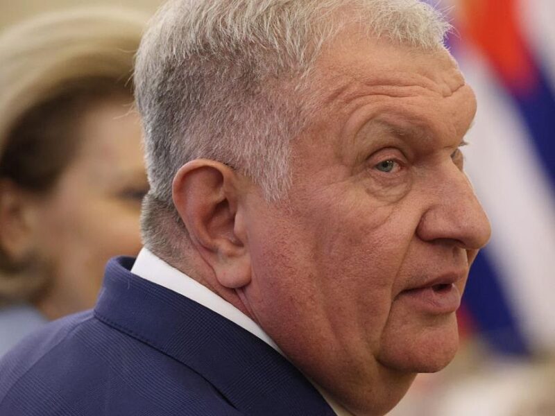 Чистий прибуток Роснєфті впав майже на 70%.