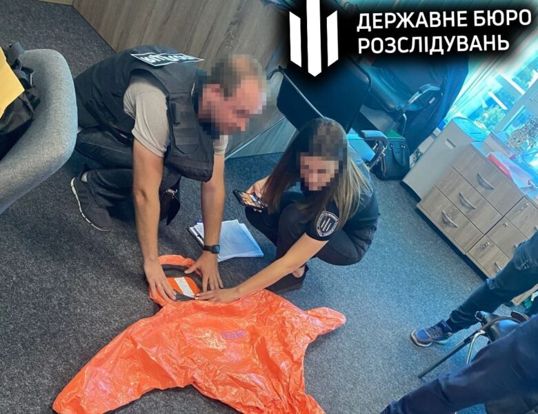 ДБР викрило мільйонні махінації на закупівлі спецодягу для рятувальників