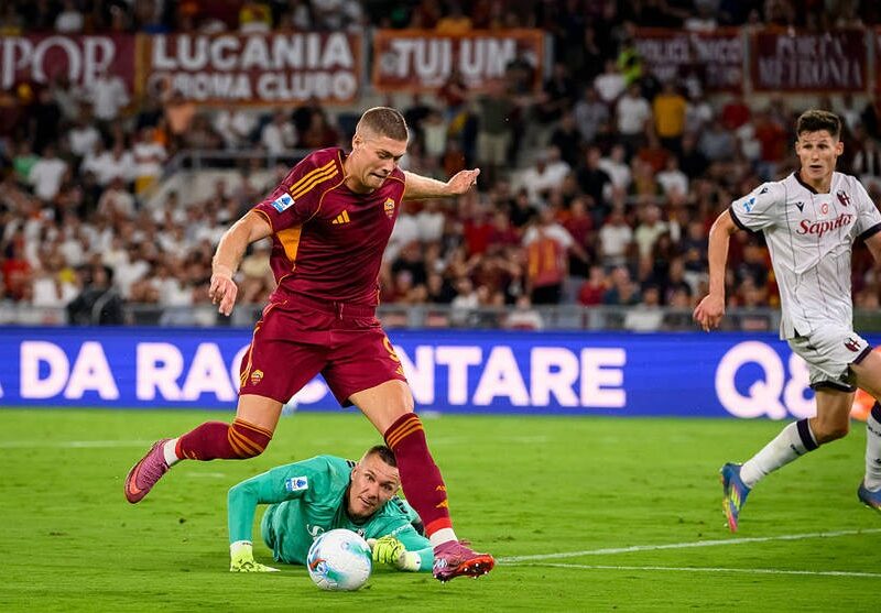 Довбик отримав оцінки за першу гру сезону в Серії А