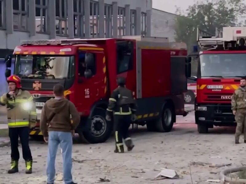 Володимир Зеленський: “Зараз у Києві триває розбір завалів”