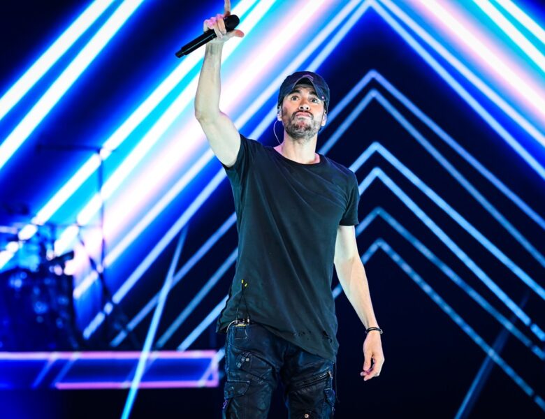 Енріке Іглесіас з дружиною чекають на поповнення