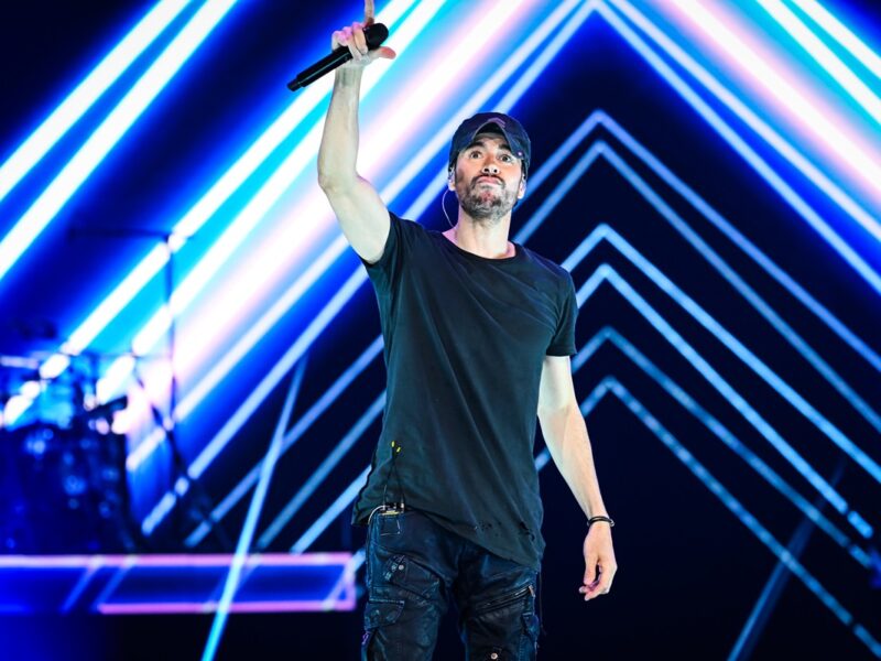 Енріке Іглесіас з дружиною чекають на поповнення