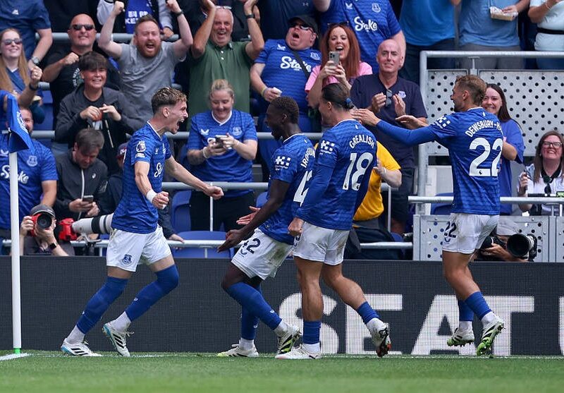 Евертон закладає успішні основи гри на новому стадіоні