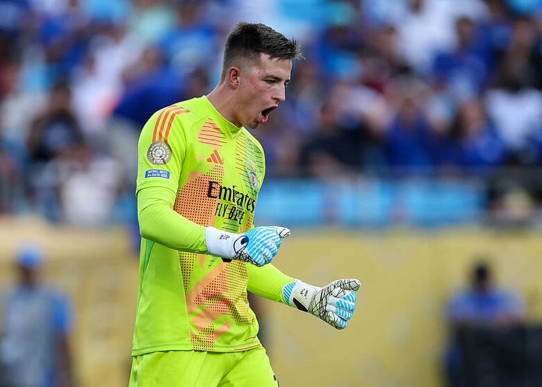 Футболіст збірної України продемонстрував подарунок від Усика