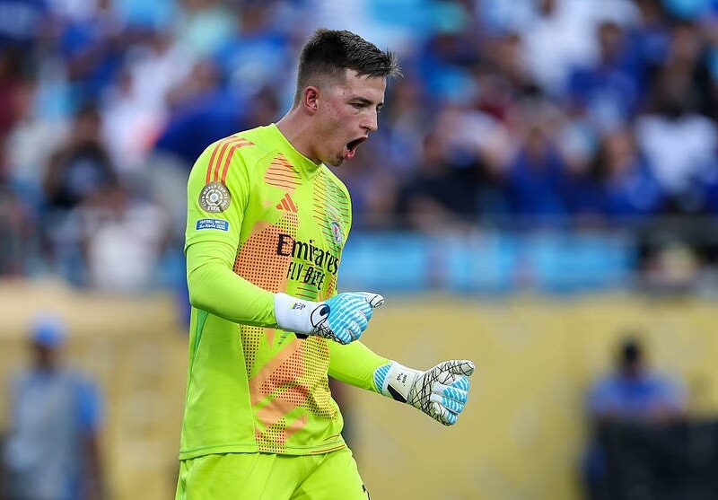 Футболіст збірної України продемонстрував подарунок від Усика