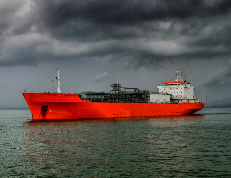 Індія різко скоротила імпорт російської нафти – ЗМІ