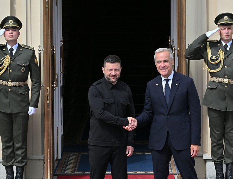 Канада розглядає відправку військ в Україну