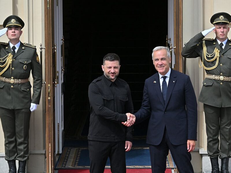 Канада розглядає відправку військ в Україну