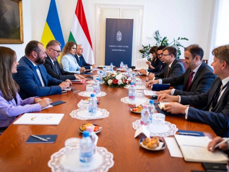 Київ і Будапешт обговорили розблокування вступу до ЄС