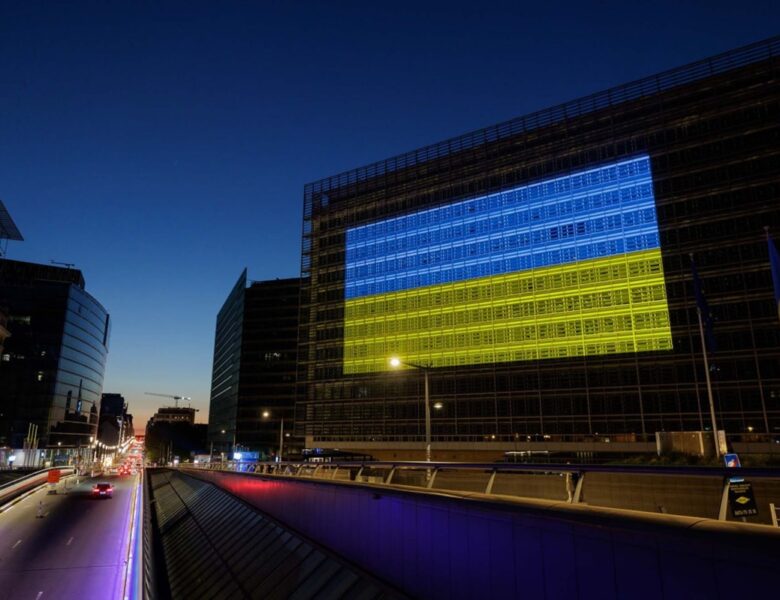Кольорами мужності сяють будівлі ЄК – фон дер Ляєн