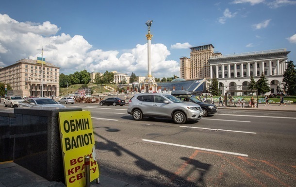 Курси долара і євро впали наприкінці тижня