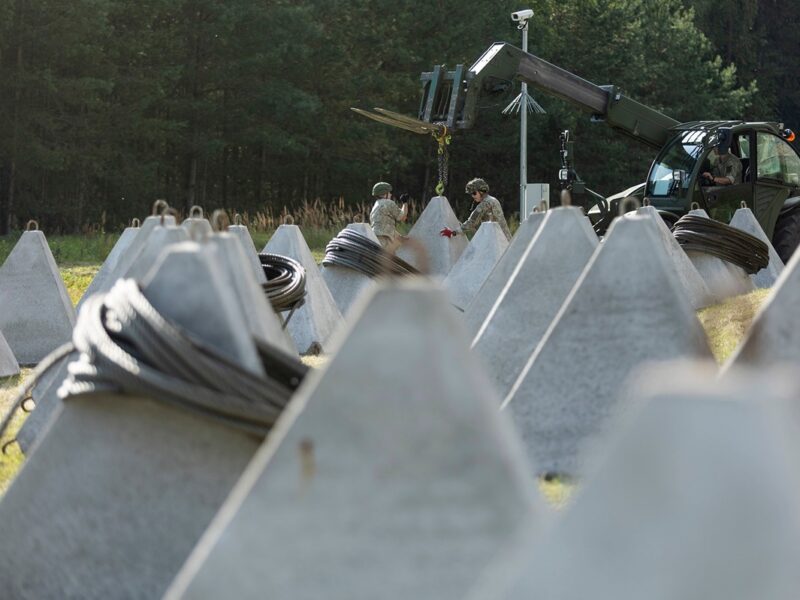 Литва встановила “зуби дракона” на кордоні з РФ та Білоруссю