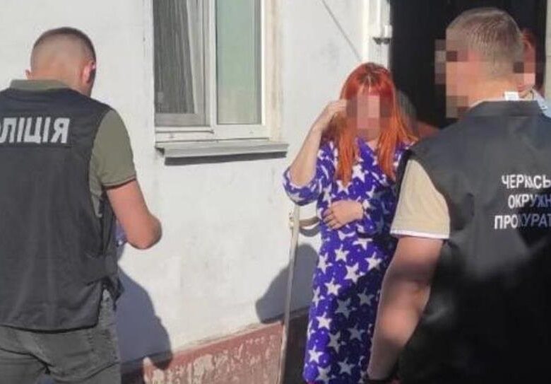На Черкащині експосадовиця отримала підозру за сприяння рейдерству