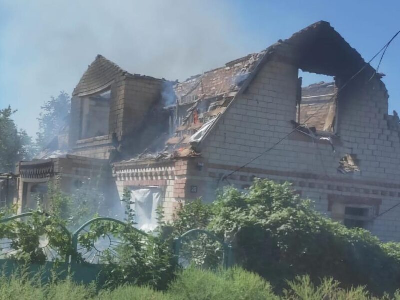 На Дніпропетровщині спалахнули пожежі після атаки дронів