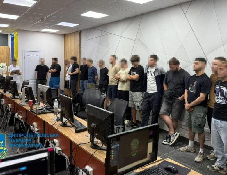 На Дніпропетровщині викрили 31 шахрайський кол-центр