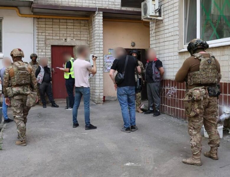 На Харківщині злочинці напали на матір військового