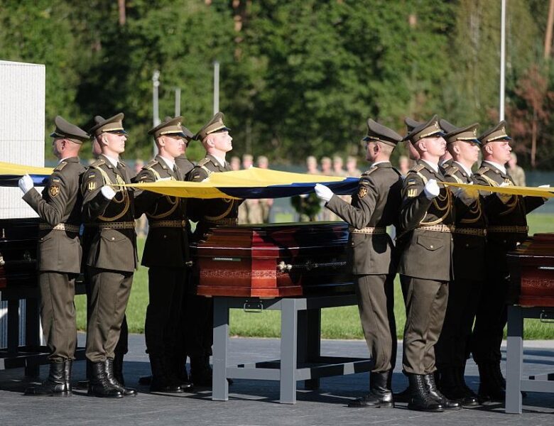 На Національному кладовищі почались поховання